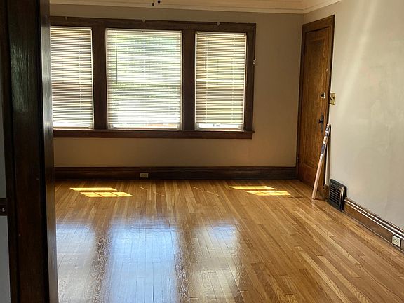 4th image of 2125 Wyandotte Ave
