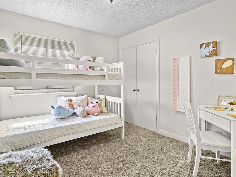 Regency Point Luxury Apartments — Photo 27