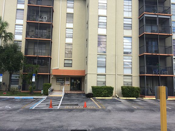 2nd image of 16950 W Dixie Hwy APT 434
