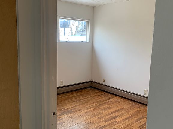 5th image of 527 E Main St