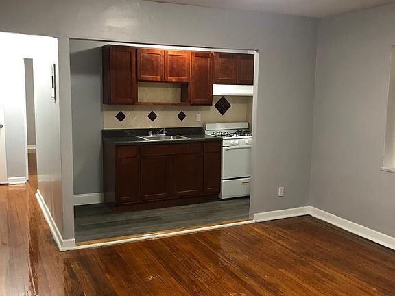 4th image of 68 Elmwood Ave APT B