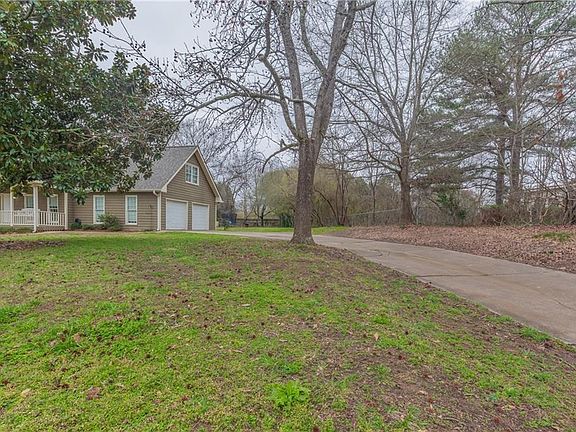 3rd image of 2859 Bruckner Blvd