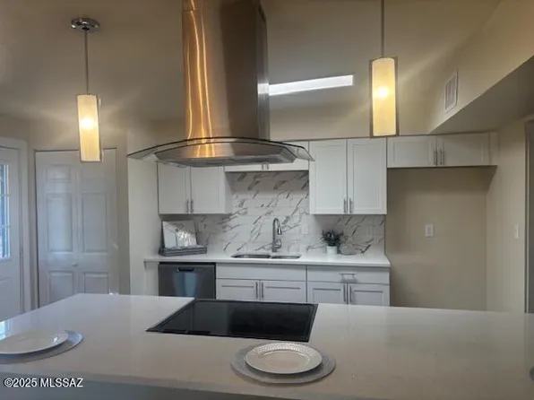 7042 E Calle Ileo, Tucson, AZ 85710