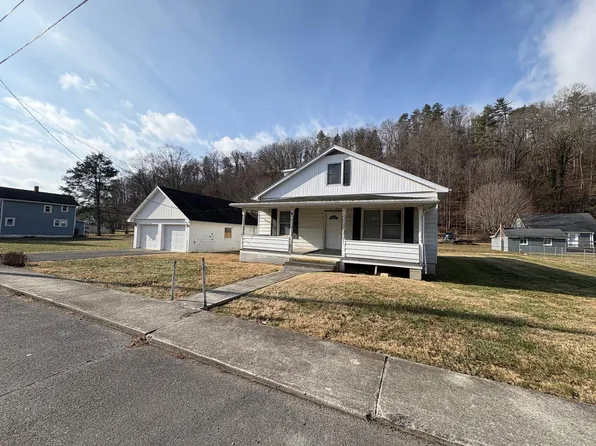 261 Central Ave, White Sulphur Springs, WV 24986