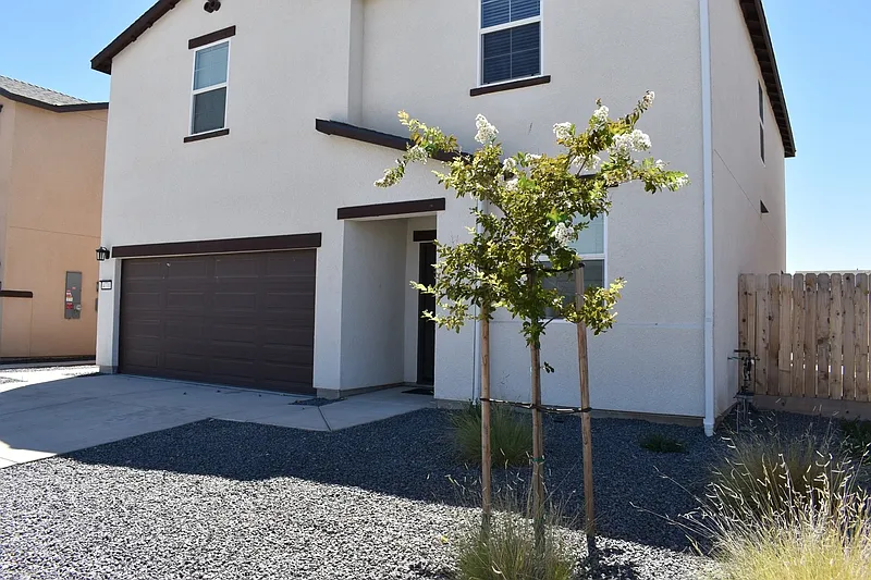 5 bed, 3.0 bath, 2287 sqft, $2,600 — Photo 3