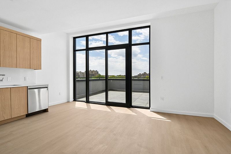 1st image of 645 Park Pl #8B