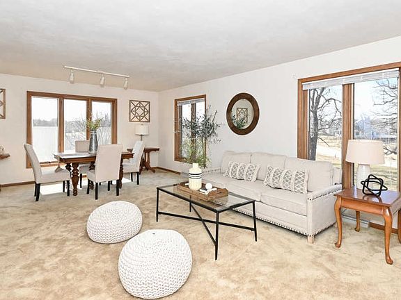 3rd image of 810 River Reserve Dr