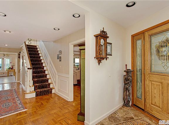 3rd image of 34 Laura Lee Dr