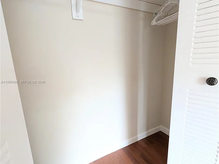 58 SW 14th Ter — Photo 8