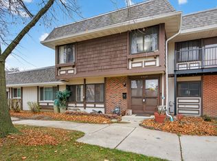 5525 Pebblebeach Dr, Hanover Park, IL 60133