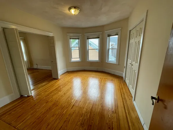 61 Antrim St #1, Cambridge, MA 02139