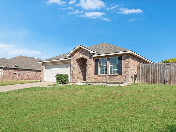 2nd image of 2901 Saddle Dr