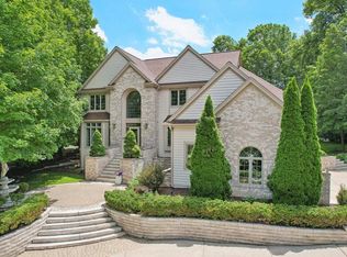 18975 Ashbourne Ln, Brookfield, WI 53045