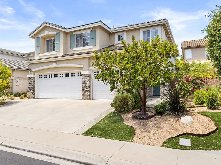 477 Fallbrook Ave — Photo 1