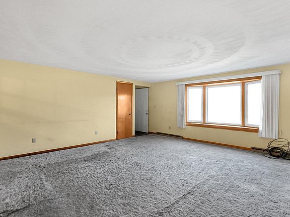 4th image of 1643 Suburban Dr