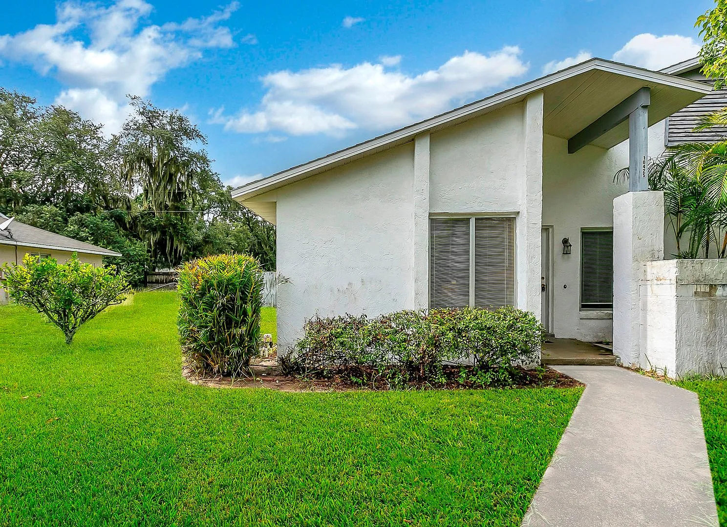 2 BR / 1 BA Duplex In Arbor Woods — Photo 1