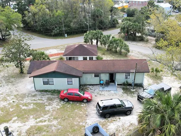 104 NE 1st St, Carrabelle, FL 32322