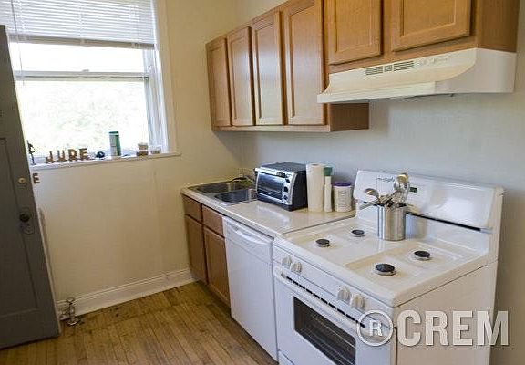5th image of 1370 W Greenleaf Ave APT 3S