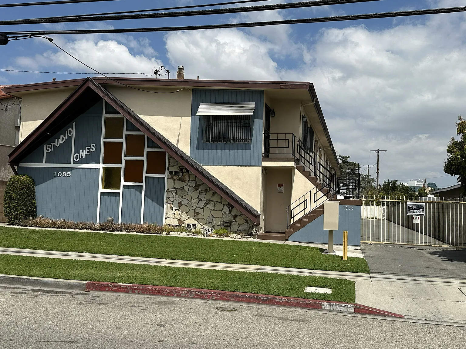 1035 Magnolia Ave — Photo 1