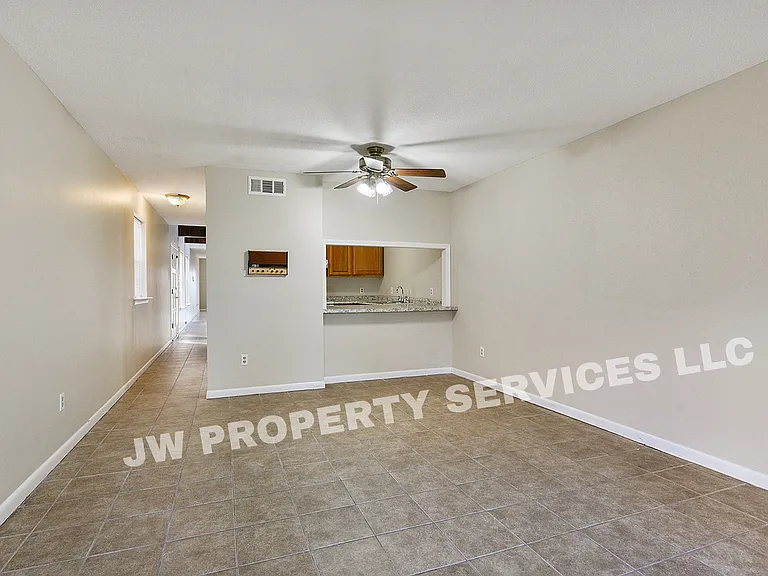 309-311 Lilac St — Photo 7