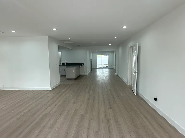 17735 Ludlow St — Photo 7