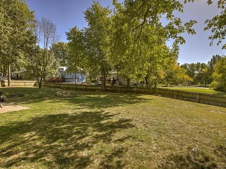 527 N Persimmon Dr — Photo 17