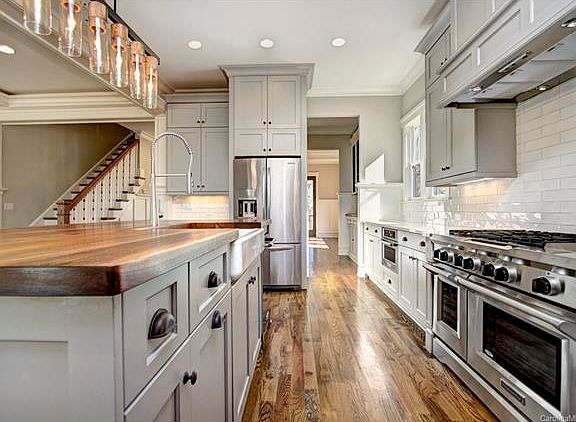 2nd image of 2512 Laburnum Ave