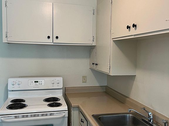2nd image of 1339 Park Dr #9