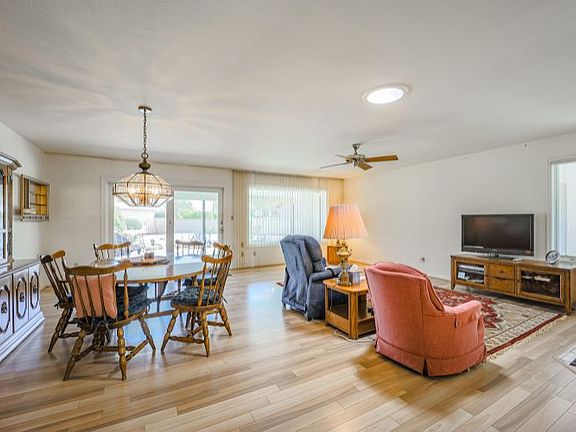 5th image of 706 S 81st Pl
