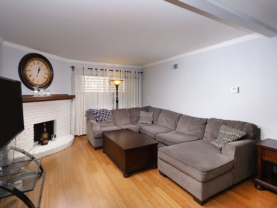 1st image of 15511 Sherman Way APT 14