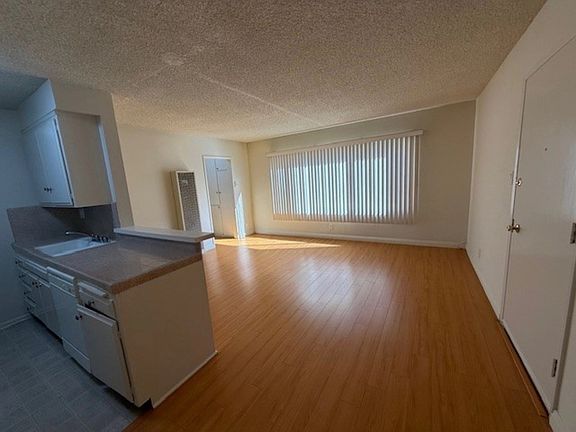 5th image of 3750 Delmas Ter #9