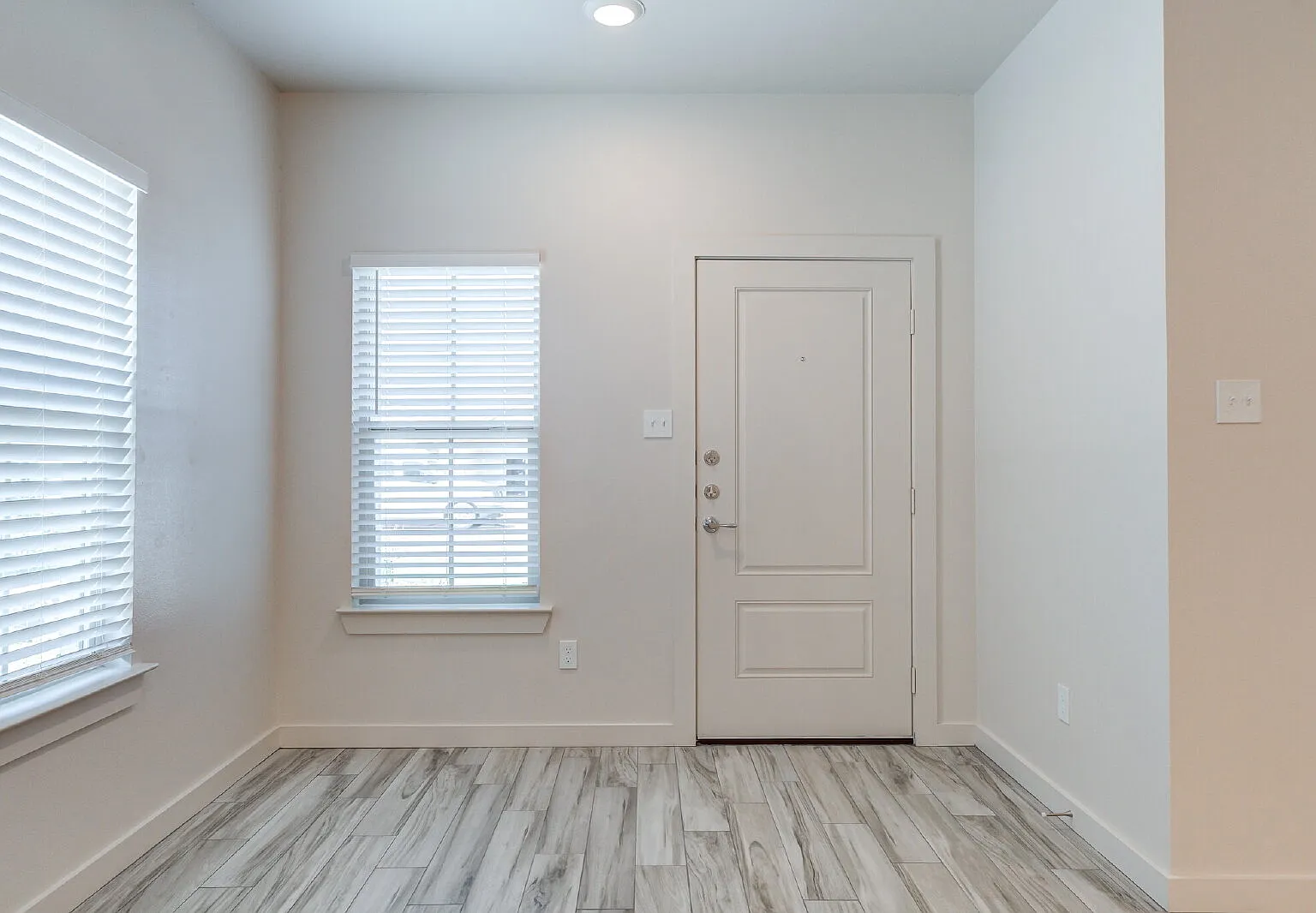 2 bed, 2.0 bath, 1379 sqft, $1,695 — Photo 2