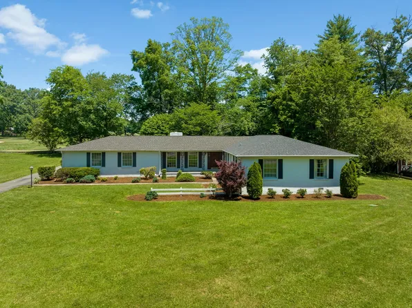 1720 Country Club Dr, Tullahoma, TN 37388
