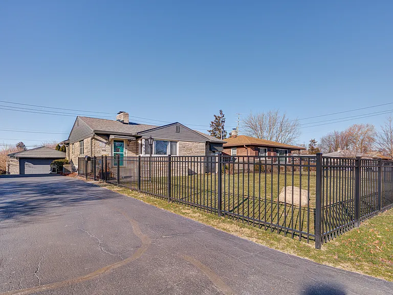 1052 N Layman Ave — Photo 28