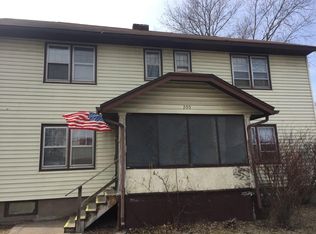 200 S 3rd St APT 2, Clinton, IA 52732