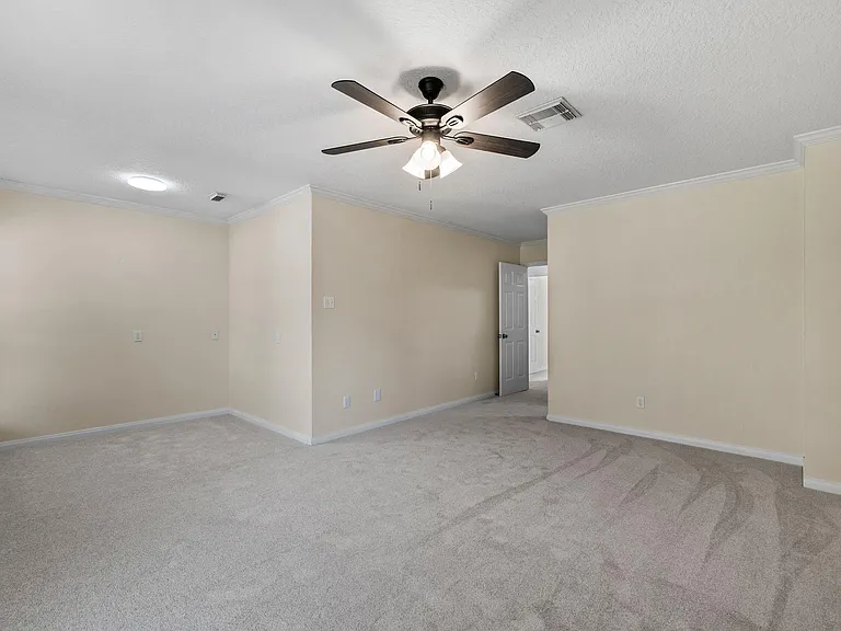 1400 Oak Hollow Dr — Photo 36