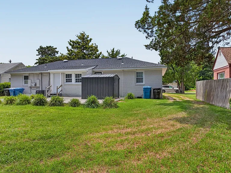 404 Roselynn Ln #B — Photo 3