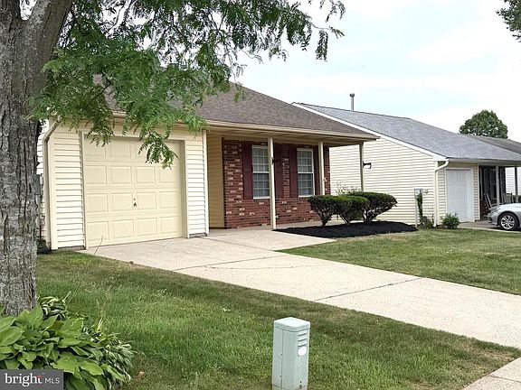2nd image of 111 Carriage Hill Ct