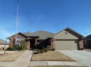 10804 Middlesbrough Ln, Yukon, OK 73099