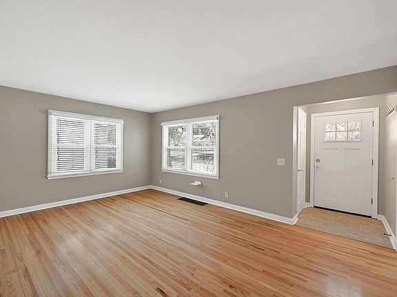 5th image of 7415 Wentworth Ave