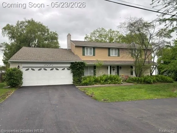 2825 Sylvan Shores Dr, Waterford, MI 48328
