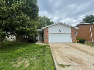 830 S Green Meadow Dr, Decatur, IL 62521