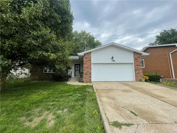 830 S Green Meadow Dr, Decatur, IL 62521