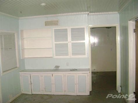 3rd image of 517 Oxford St