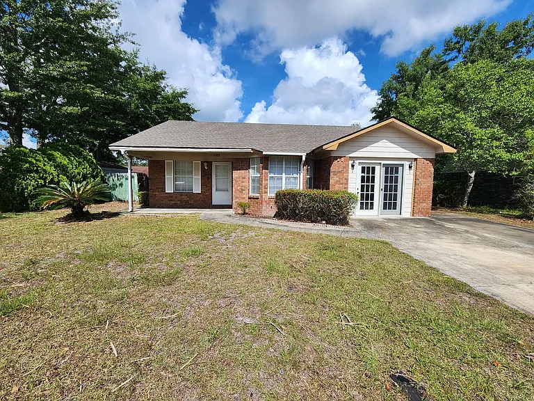 1102 Tomahawk Trl — Photo 1