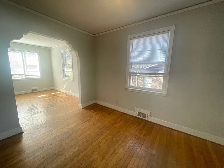 Duplex on Saluda Ave. - Near 5 Points — Photo 6