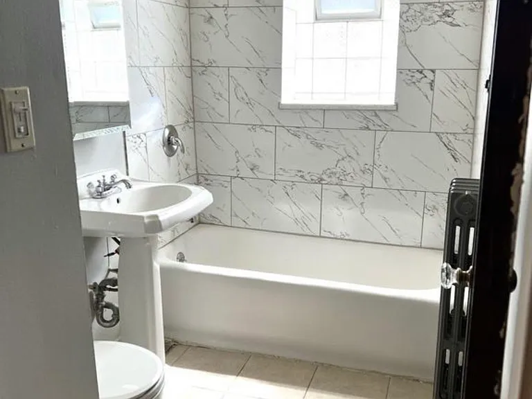 2440 W Ardmore Ave #1 — Photo 4