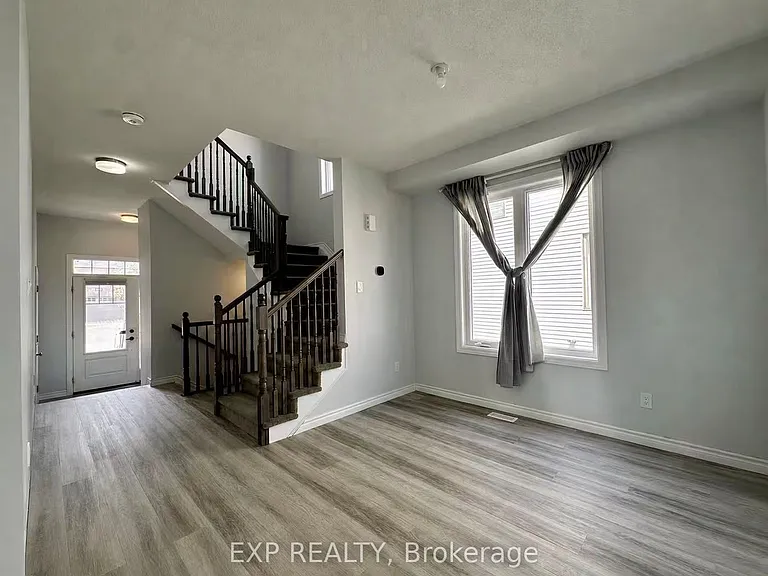 823 Regulus Rdg — Photo 3