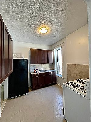5th image of 10-12 37th Ave #4F