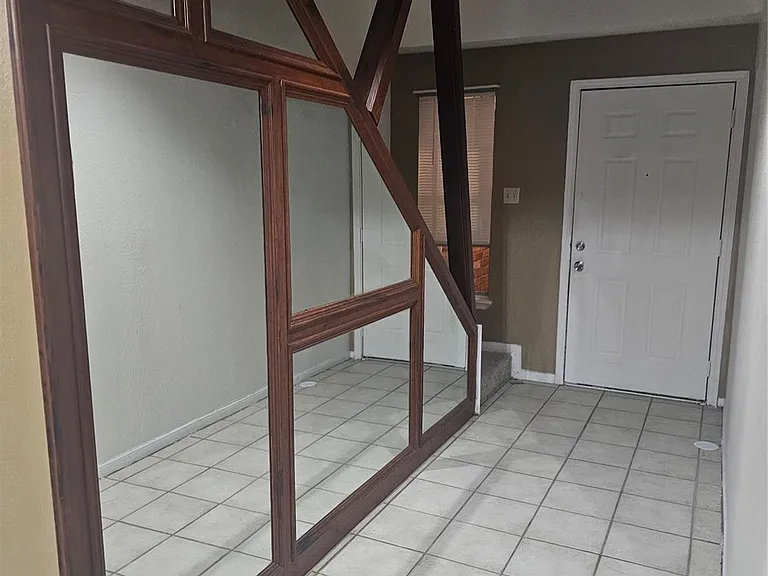 4011 Alshire Dr — Photo 32
